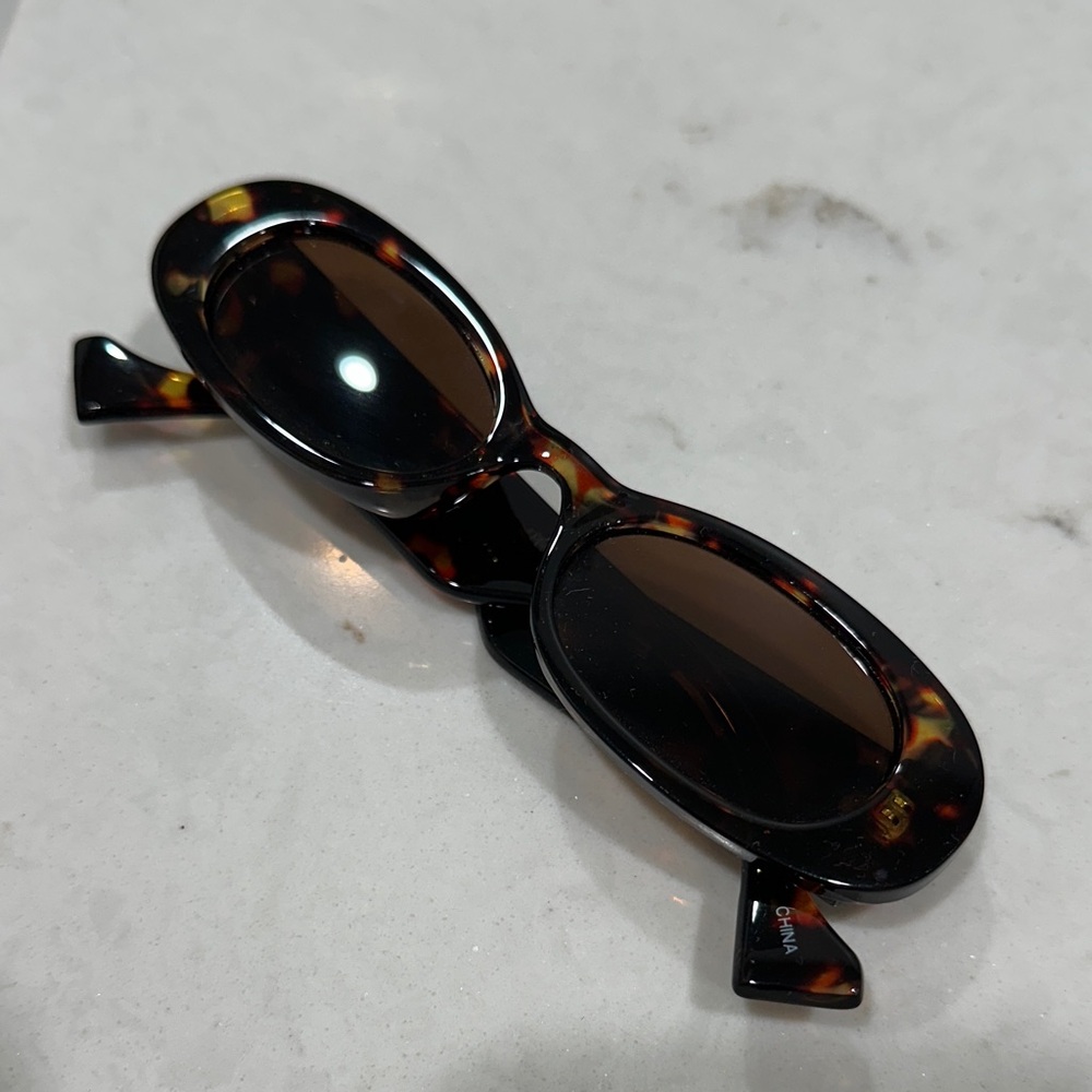 Tortoise Shell Oval Sunglasses